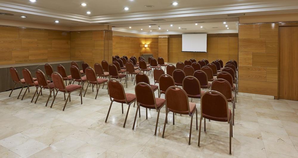 فندق إن إتش سبورت سرقسطة المظهر الخارجي الصورة